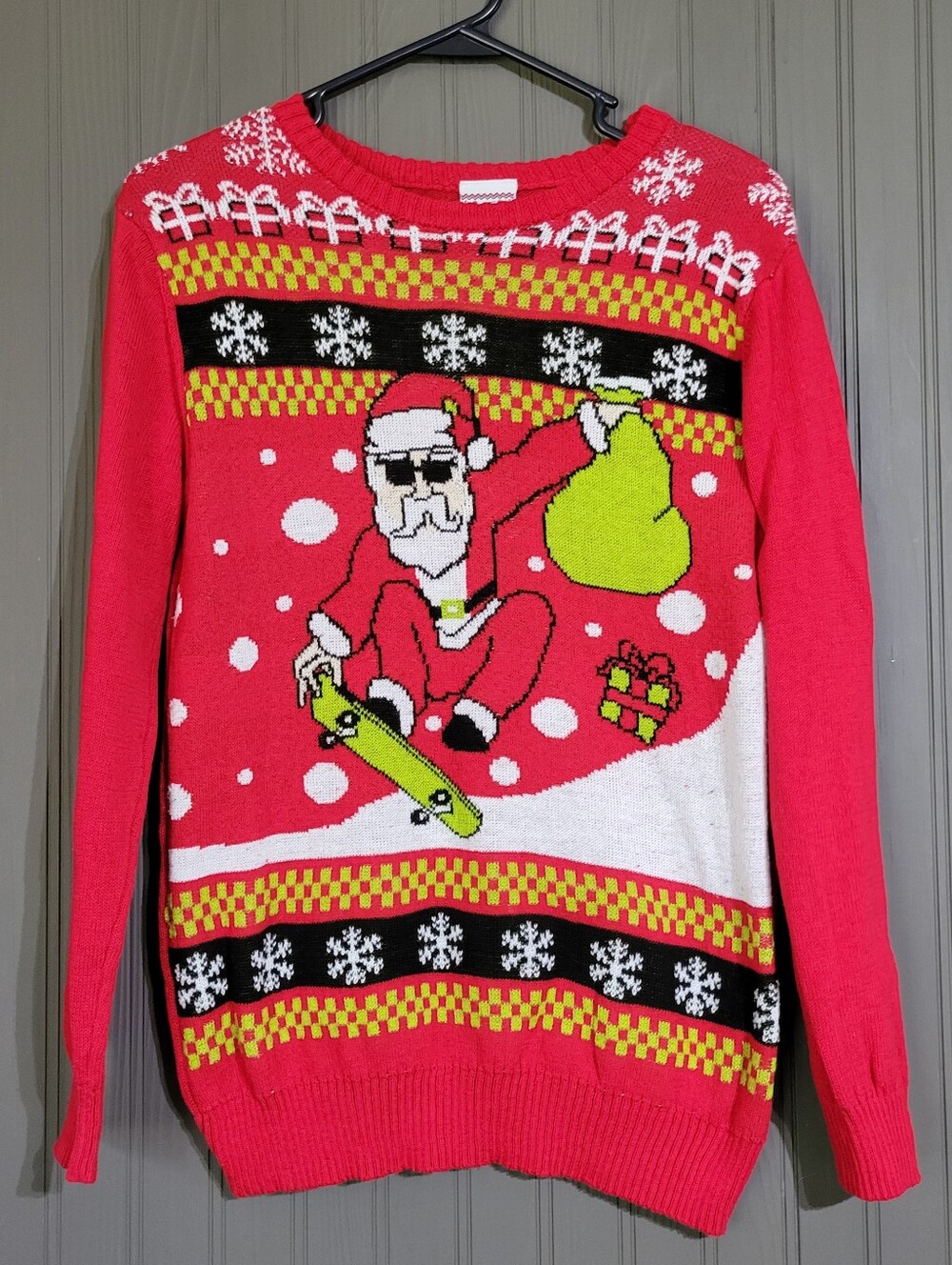 Well Worn Ugly Christmas Sweater Skateboarding Santa Red Youth Boys Large